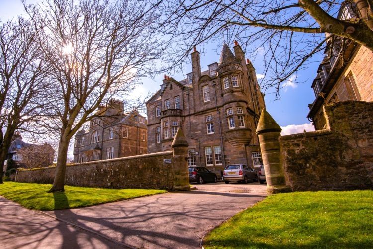 Dina Nayeri's A Happy Death snapped up at auction